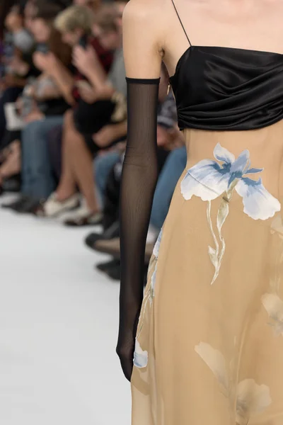 Look 12